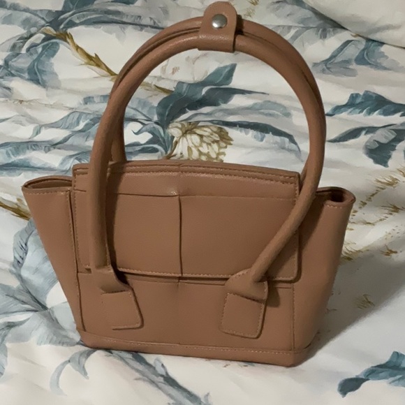 Novo Shoes Handbags - ✨HOST PICK✨ Novo Blush Tan Handbag with Conpartments